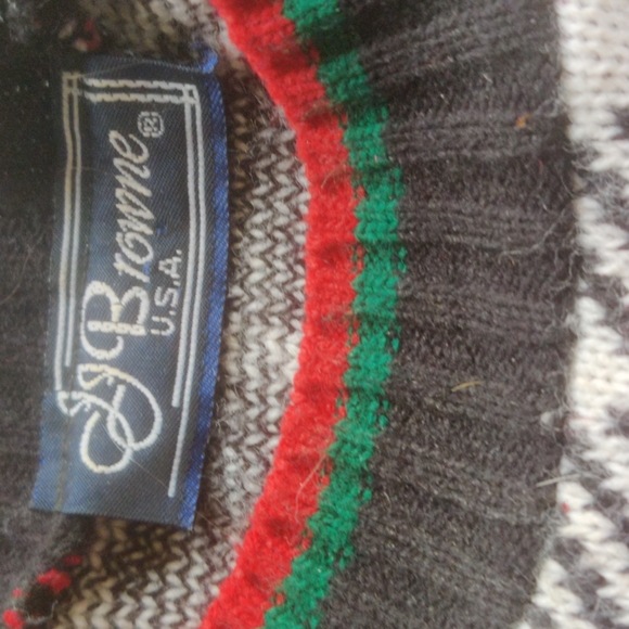 J J Browne Christmas Sweater - Picture 2 of 2